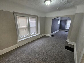 17005 Grovewood Ave in Cleveland, OH - Foto de edificio - Building Photo