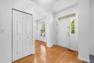 820 Crossing Way in St. Charles, IL - Building Photo - Building Photo