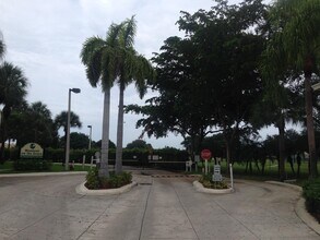 407 Meadows Cir in Boynton Beach, FL - Foto de edificio - Building Photo