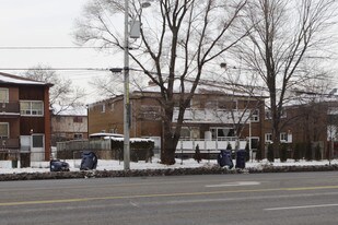 802-804 Ellesmere Rd in Toronto, ON - Building Photo