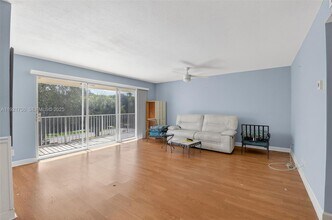 371 SW 8th St in Boca Raton, FL - Foto de edificio - Building Photo