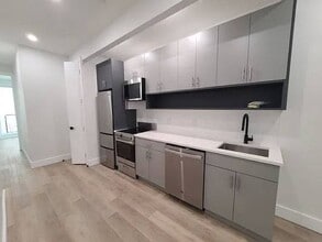 283 S 2nd St, Unit 1 in Brooklyn, NY - Foto de edificio - Building Photo