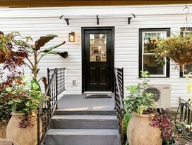 45 E 60th St in Savannah, GA - Building Photo