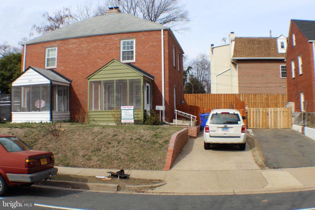 2205 6th St S in Arlington, VA - Foto de edificio