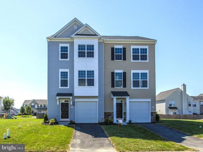 property at 3714 Oakley Ln