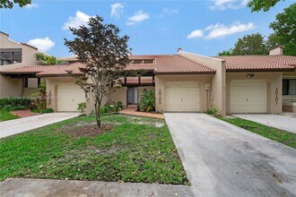 10103 Costa Del Sol Blvd in Doral, FL - Building Photo - Building Photo