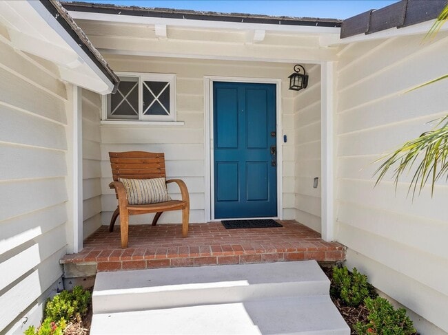 1137 Vía Coronel in Palos Verdes Estates, CA - Building Photo - Building Photo