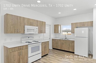 1702 Unity Dr in Mercedes, TX - Building Photo - Building Photo