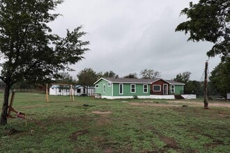 1185 FM812 in Cedar Creek, TX - Foto de edificio - Building Photo