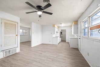 1505 E Amherst St in Lubbock, TX - Foto de edificio - Building Photo