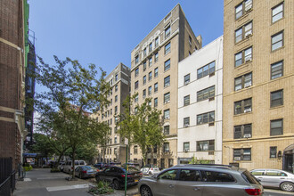 145 W 71st St in New York, NY - Building Photo - Primary Photo