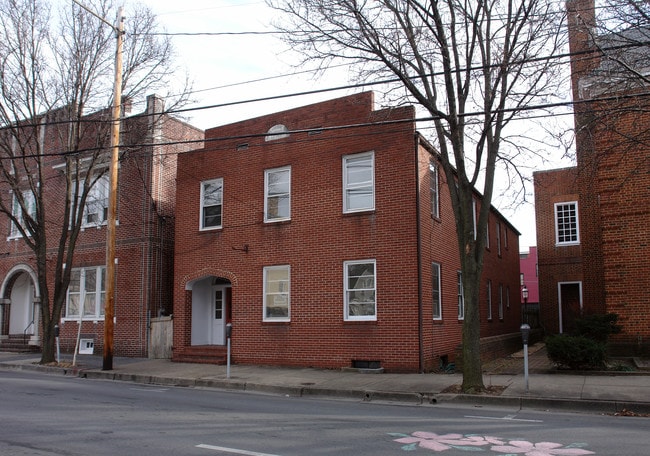 126 N Braddock St in Winchester, VA - Foto de edificio - Building Photo
