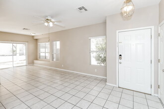 1051 Little Rock Way in Las Vegas, NV - Building Photo - Building Photo
