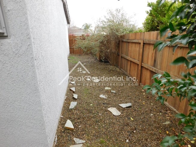 10056 Tittle Way in Elk Grove, CA - Building Photo - Building Photo