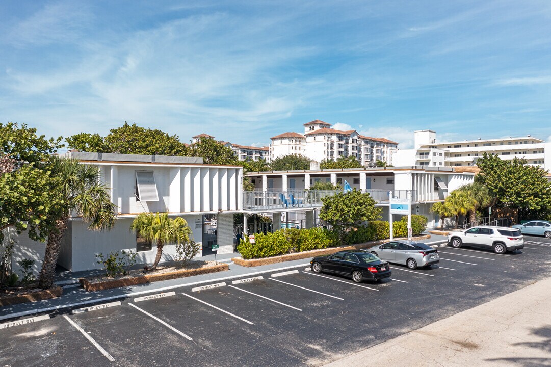 115 Inlet Way in Palm Beach Shores, FL - Foto de edificio