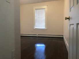 29 Ross St, Unit 2 in Woonsocket, RI - Building Photo