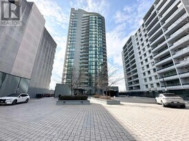 5740 Yonge St in Toronto, ON - Building Photo
