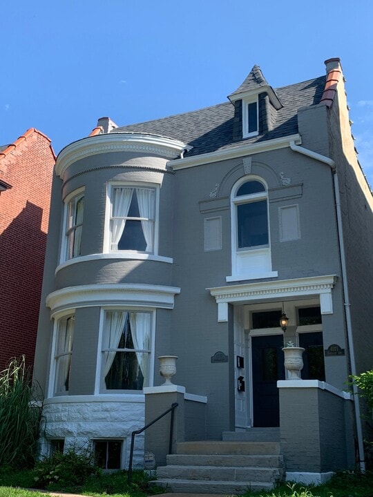 4371 Maryland Ave, Unit 2nd Floor in St. Louis, MO - Building Photo