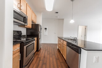 65 West Apartments in Cincinnati, OH - Building Photo - Building Photo