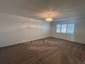 526 W Donna Dr in Merced, CA - Building Photo - Building Photo