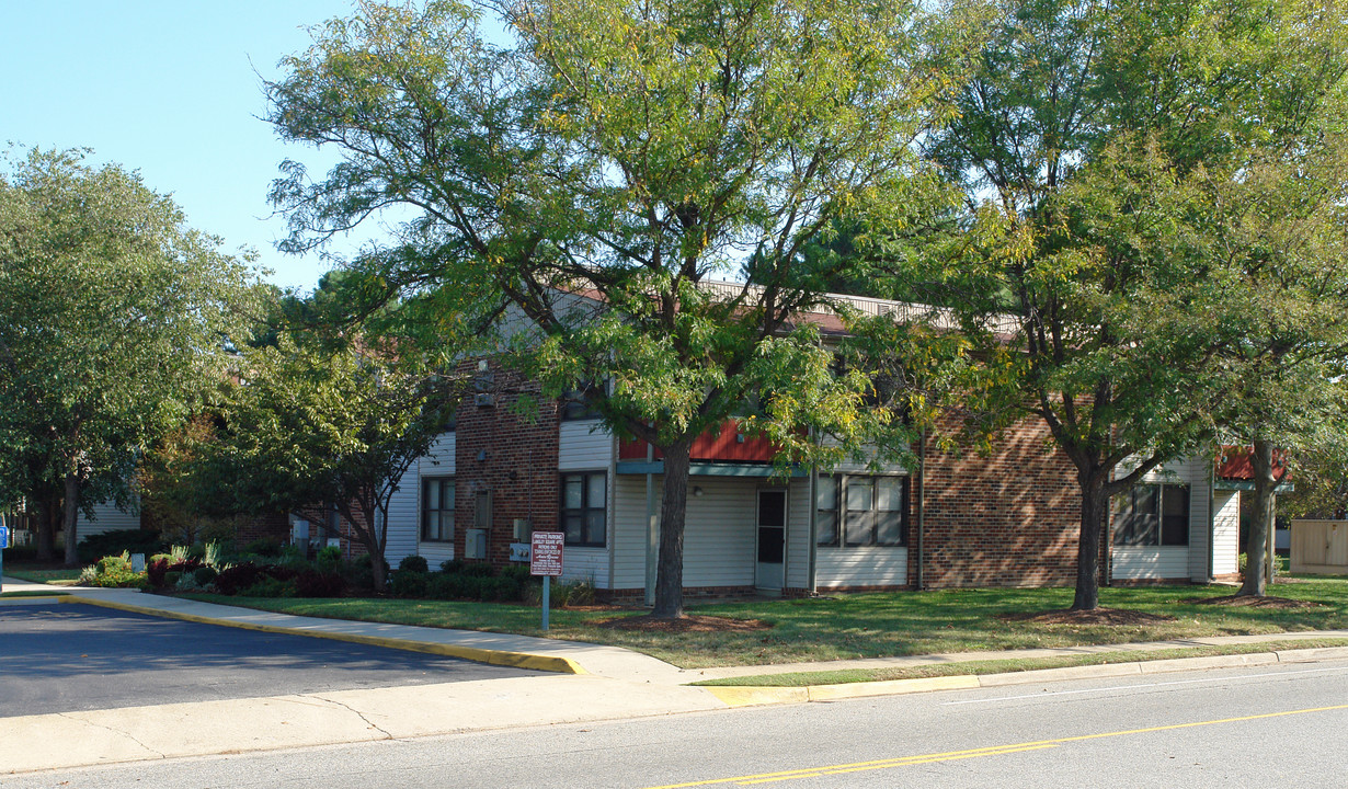 Langley Square Apartments in Hampton, VA - Building Photo