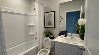 8321 Everly Preserve Dr in Lehigh Acres, FL - Foto de edificio - Building Photo