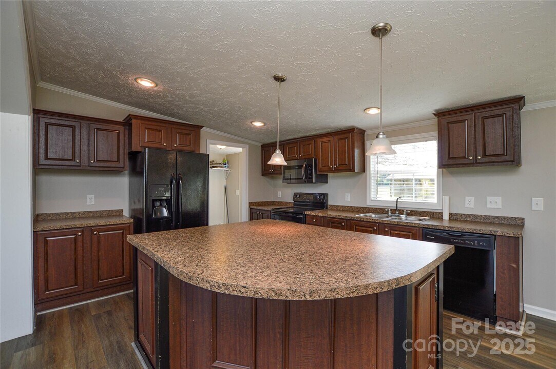 711 W C J Thomas Rd in Monroe, NC - Building Photo