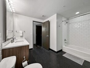 555 Evergreen St in Dallas, TX - Building Photo - Building Photo