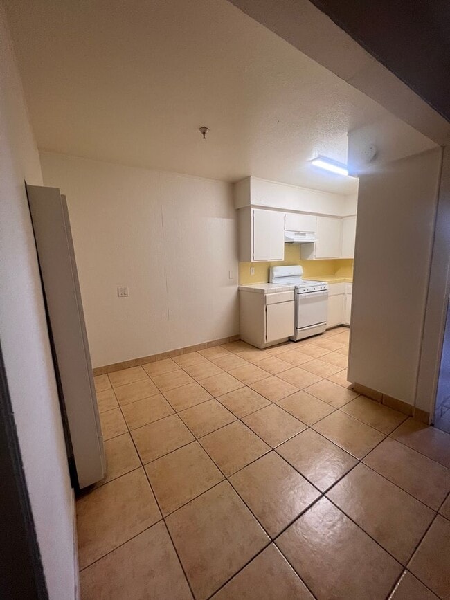 56081 29 Palms Hwy in Yucca Valley, CA - Foto de edificio - Building Photo