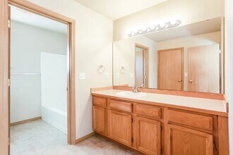 8008 Upper Ridge Rd in Everett, WA - Building Photo - Building Photo