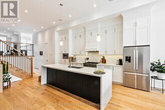 1040 Enola Ave in Mississauga, ON - Building Photo - Building Photo