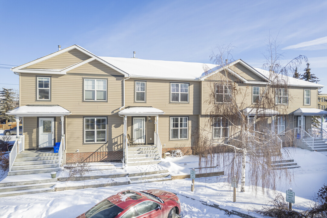1835 10 Av SE in Calgary, AB - Building Photo