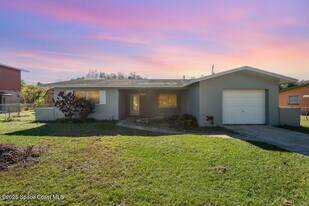 2425 Heritage Dr in Titusville, FL - Building Photo