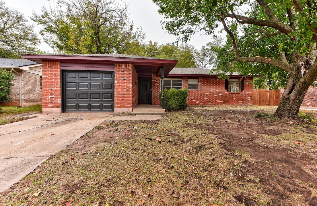 1333 E Brooks St in Norman, OK - Building Photo