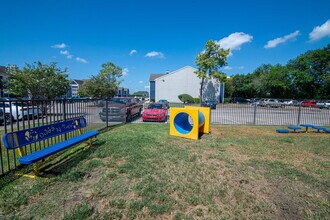 Willow Springs in Pasadena, TX - Foto de edificio - Building Photo