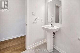 483 Brigatine Ave in Ottawa, ON - Building Photo - Building Photo