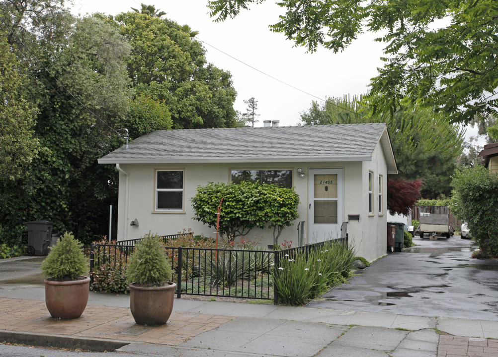 21457 Montgomery St in Hayward, CA - Building Photo