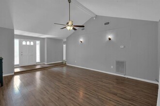 156 Greenleaf Ln in Conroe, TX - Building Photo - Building Photo