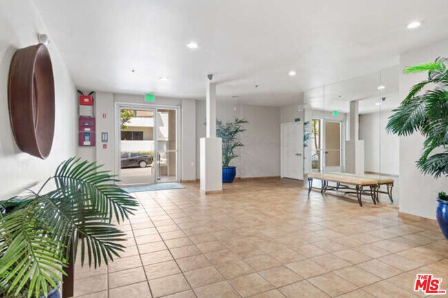 10790 Rose Ave in Los Angeles, CA - Building Photo - Building Photo