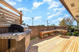 3200 30th Ave W in Seattle, WA - Building Photo - Building Photo