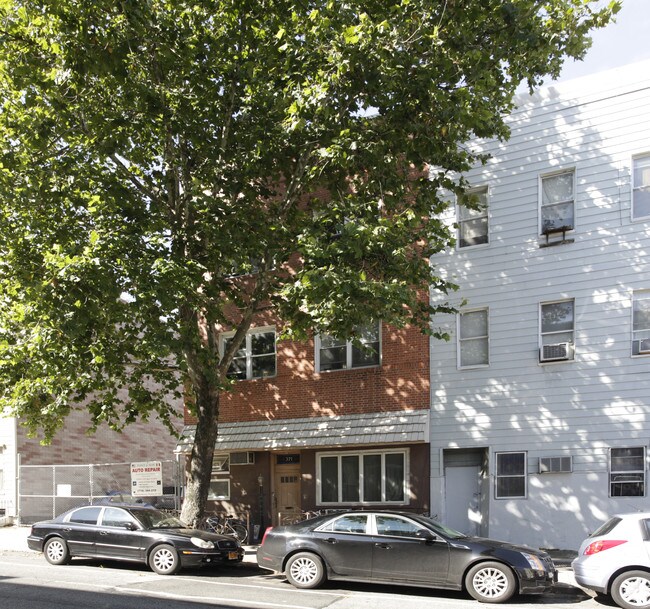 371 Manhattan Ave