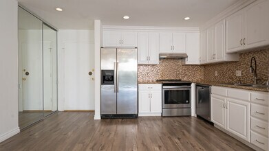 102 Scholz Plz, Unit PH #37 in Newport Beach, CA - Building Photo - Building Photo