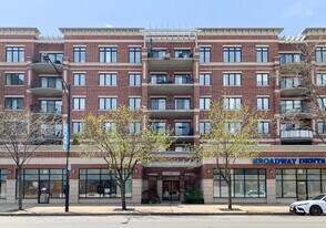 5858 N Broadway in Chicago, IL - Building Photo