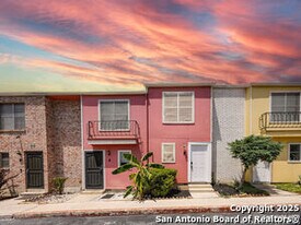 911 Vance Jackson Rd in San Antonio, TX - Building Photo