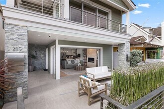 219 Diamond Ave, Unit 07-4550 in Newport Beach, CA - Building Photo - Building Photo