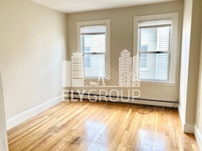 16 Webster Ave, Unit 3 in Somerville, MA - Building Photo - Building Photo
