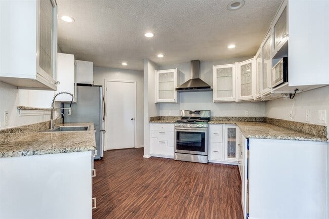 706 Deep Well Dr