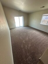 689 Suzanne Ct in Merced, CA - Foto de edificio - Building Photo