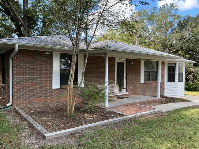 property at 4915 Cliff Rd