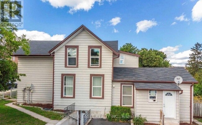 property at 87 Simcoe Rd